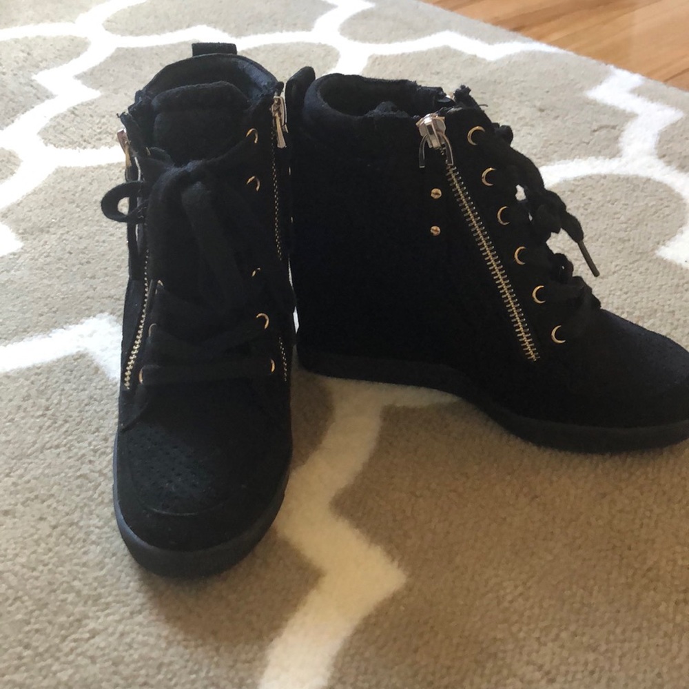 Shoe Dazzle wedge sneakers